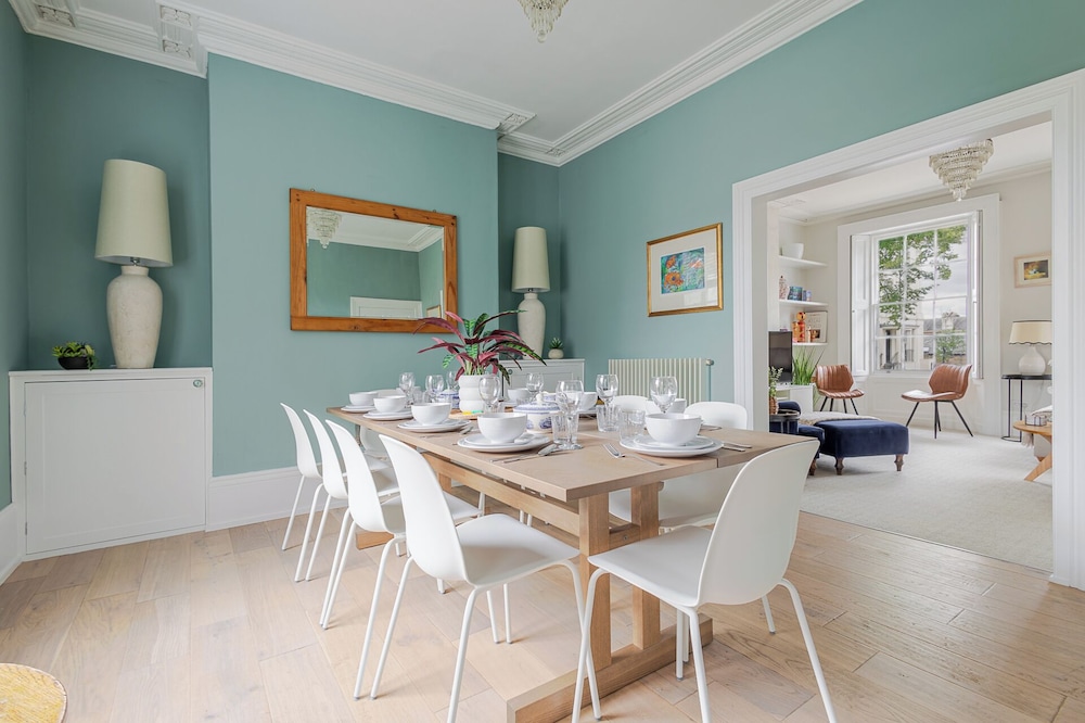 Elegant Townhouse&Basement in Leamington