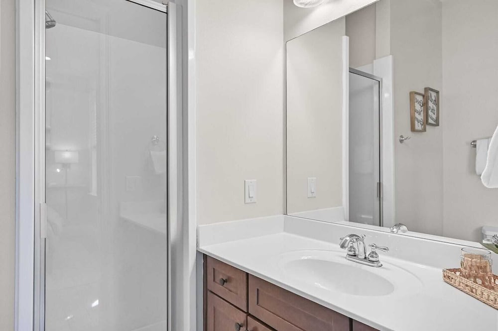 Walk to Seacrest Beach, Resort Pool Modern 3bdr Free Wheelin by Avantstay