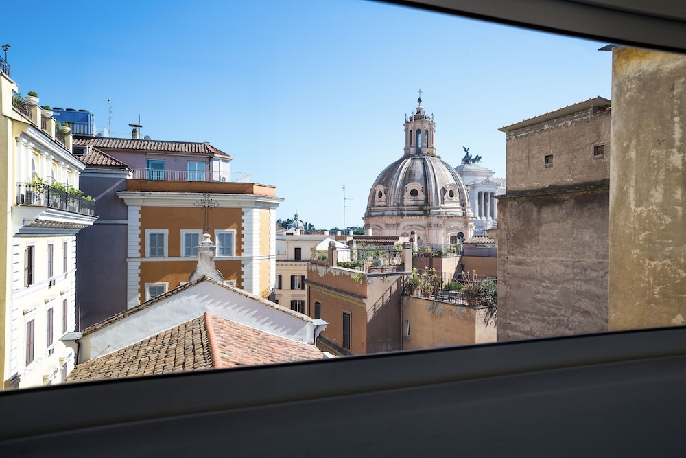Rent In Rome - Flo's Apartment