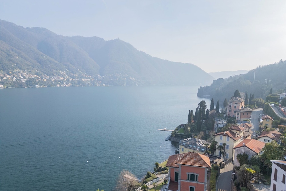 Besana 9 On the Lake - Private Garden & Parking by Rent all Como