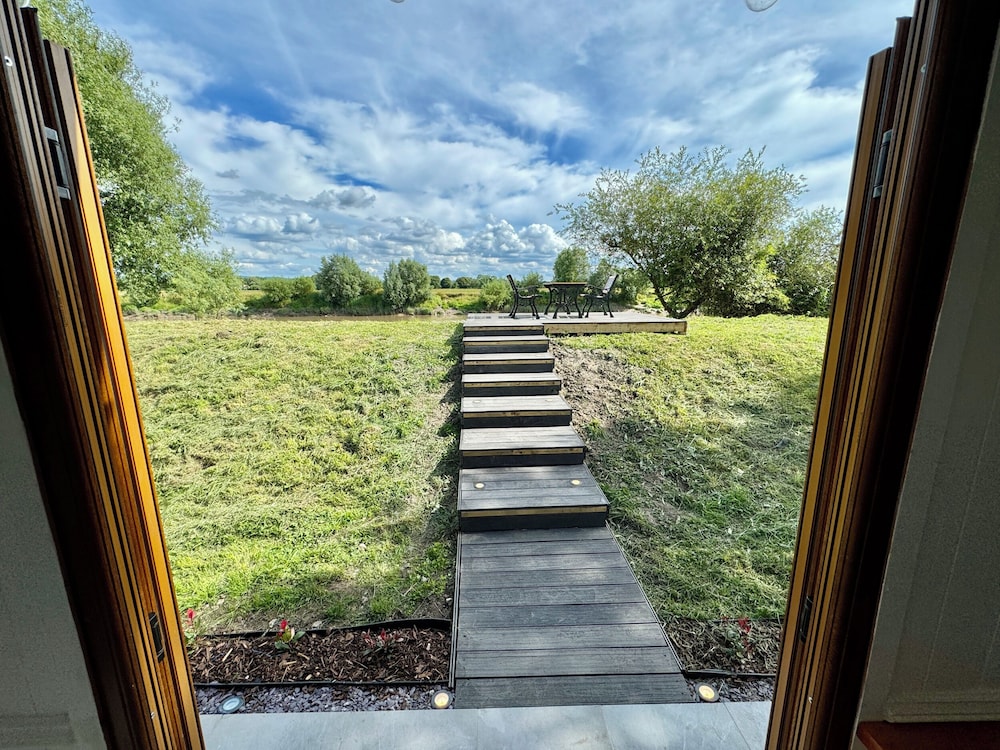Mooffitch Riverview Hut