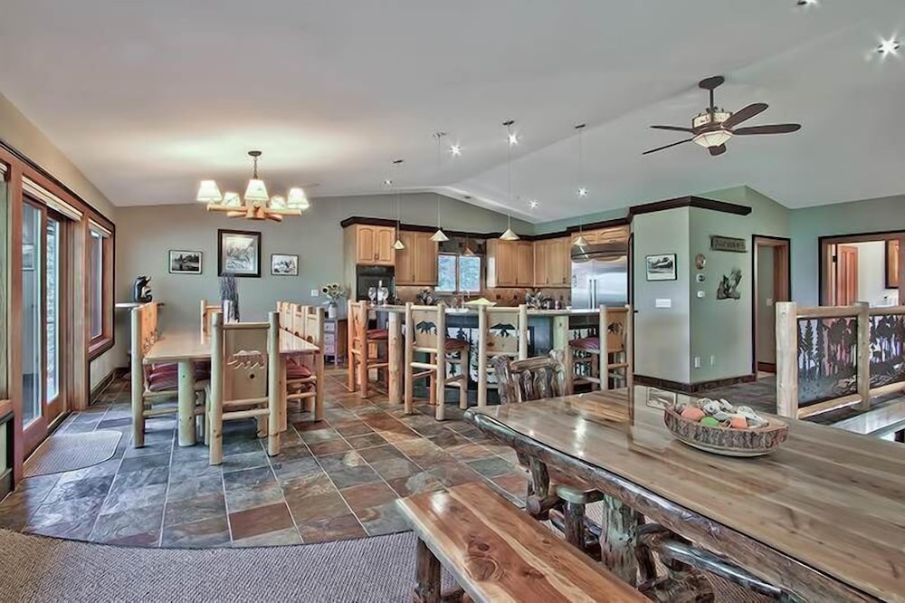 Lake Tahoe Vacations - Wilderness Lodge - 5 Br Home - Property Image 17