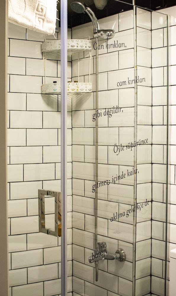 Hot Budget - Image 40