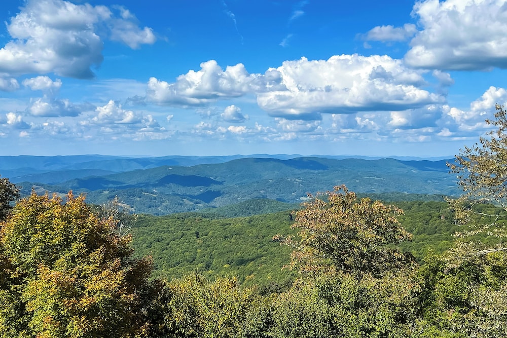 Hot Tub + Stunning Views: Luxury Beech Mtn Escape!
