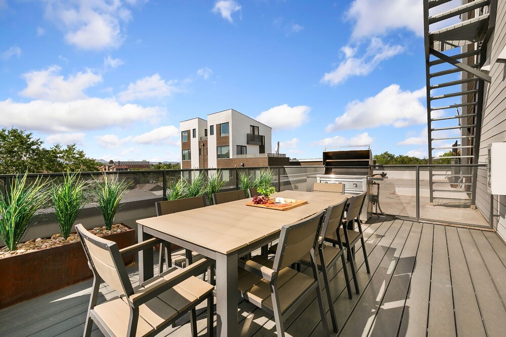 The Overlook - Luxe Old Town Condo w/ King Suite