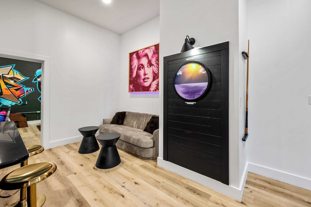 Firefly Mountain Suites Sleeps 36 Indoor Pool, Hot Tub, Game Room, Playground