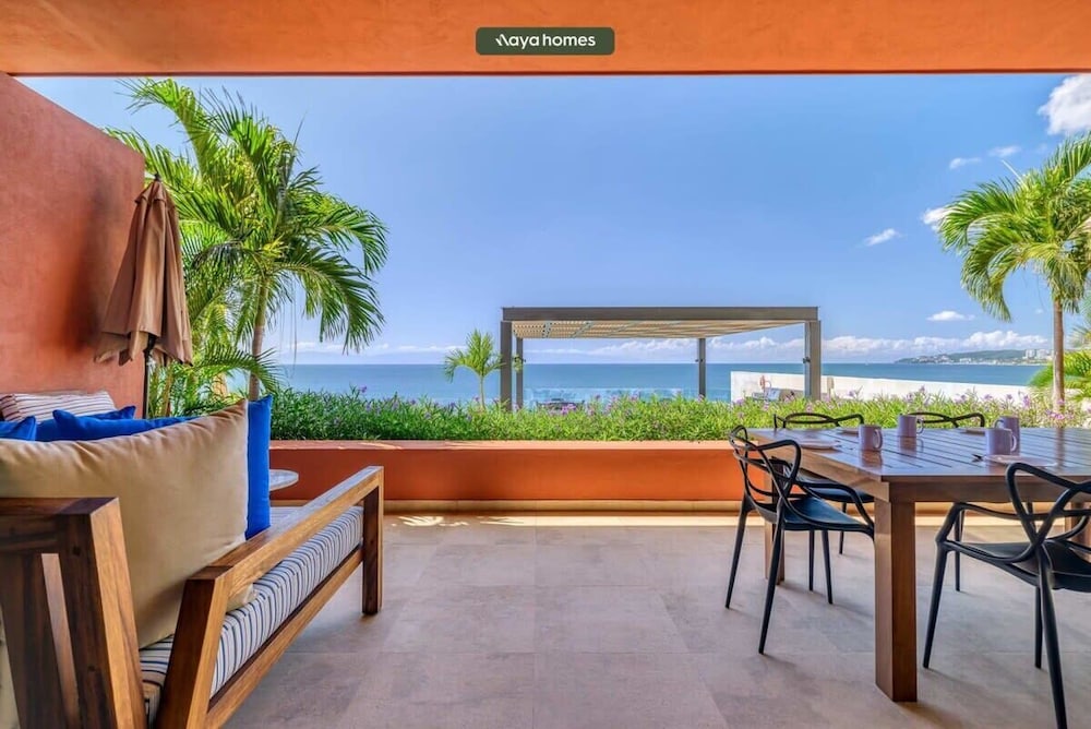 Luxurious 3BR Condo Right Next to the Beach - King