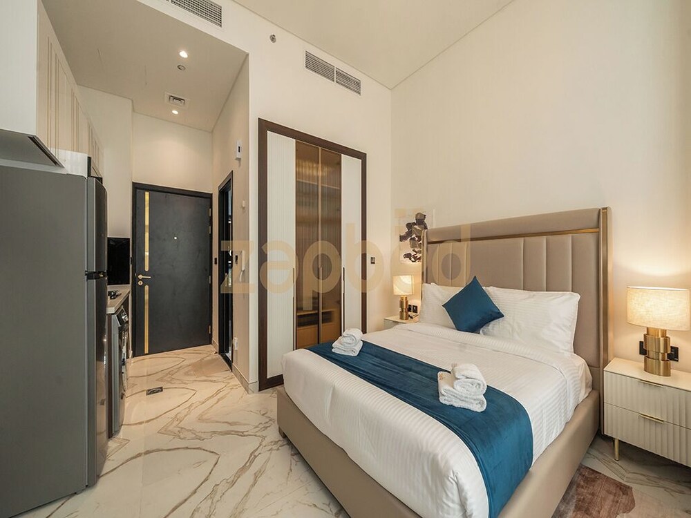 Zapbed-Modern Studio Petalz By Danube