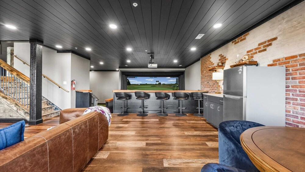 The Back Nine Retreat by Avantstay Private Golf Sim, Firepit & Mountain Views Near Dollywood
