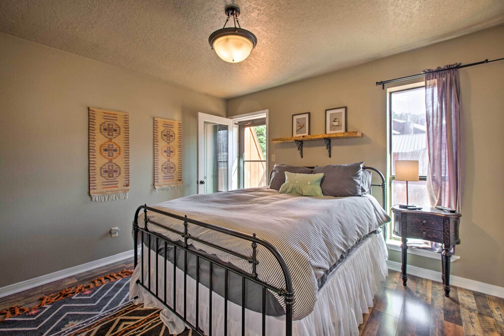 Modern Mountain Retreat w/ Views: Ski, Golf & Hike