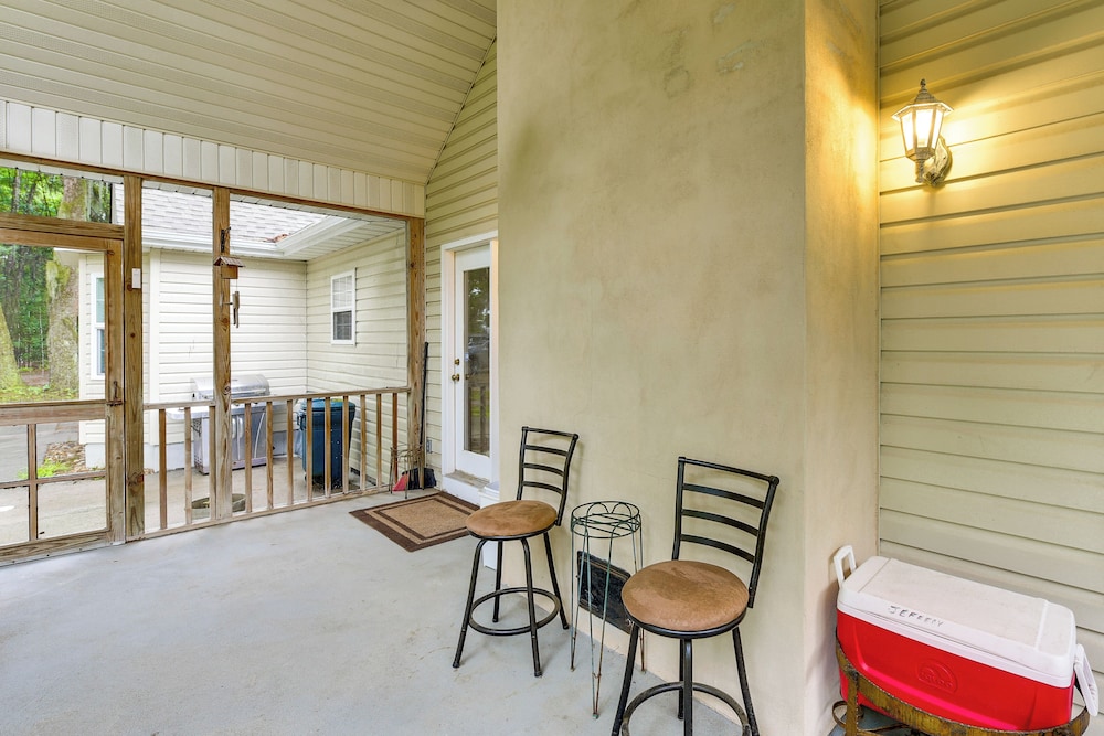 3 Mi to Historic Dtwn: Family Retreat in Beaufort!