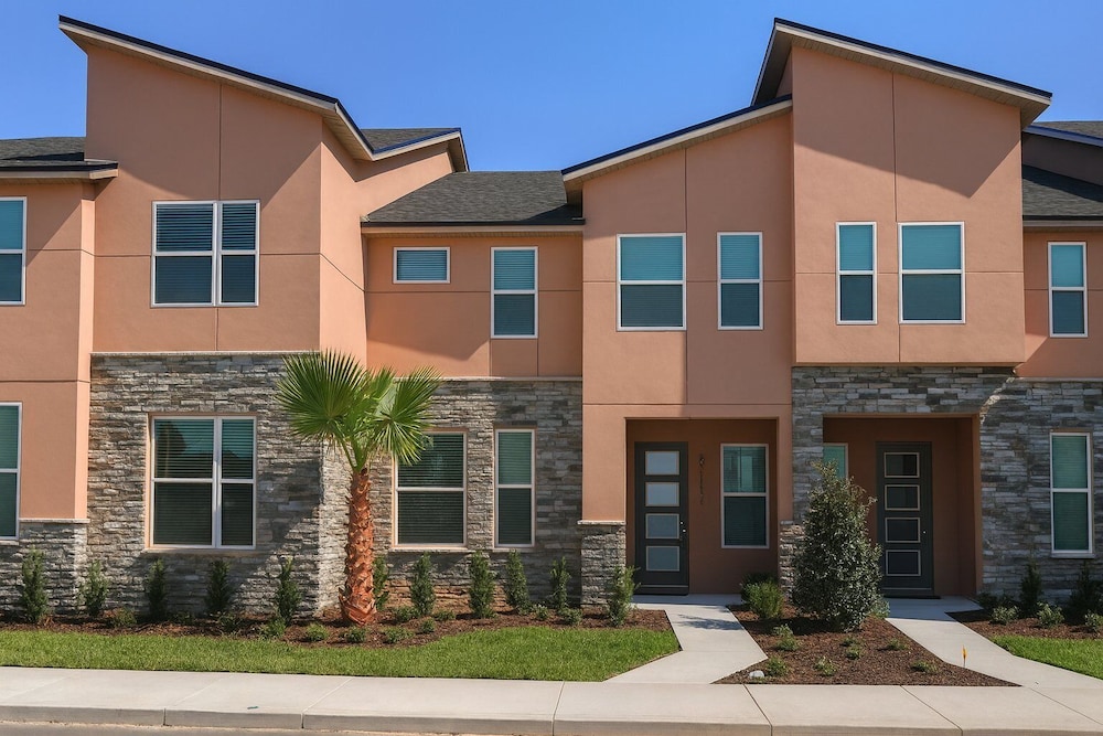 3bd/3.5ba Retreat With Private Pool Solara Resort