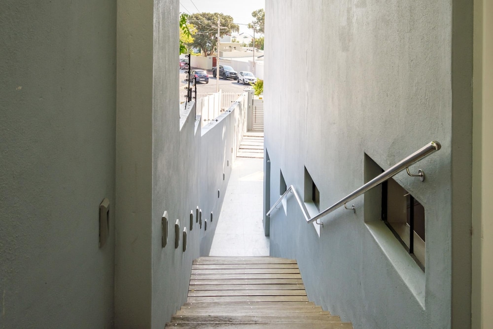 Camps Bay 4bed Villa w Pool Luxe on Central