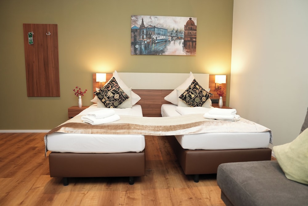 Frankfurt Vacations - Hotel Attache - Property Image 62