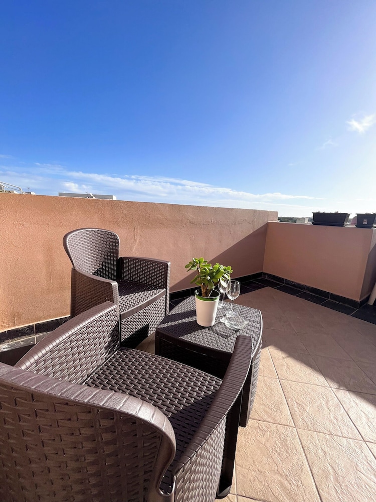 Modern PENTHOUSE 2 Terraces near Airport