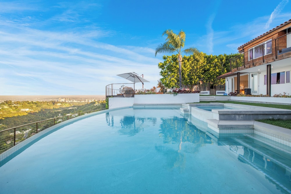 Stradella View - Bel-air Oasis w/ Infinity Pool & Stunning Panoramic Views