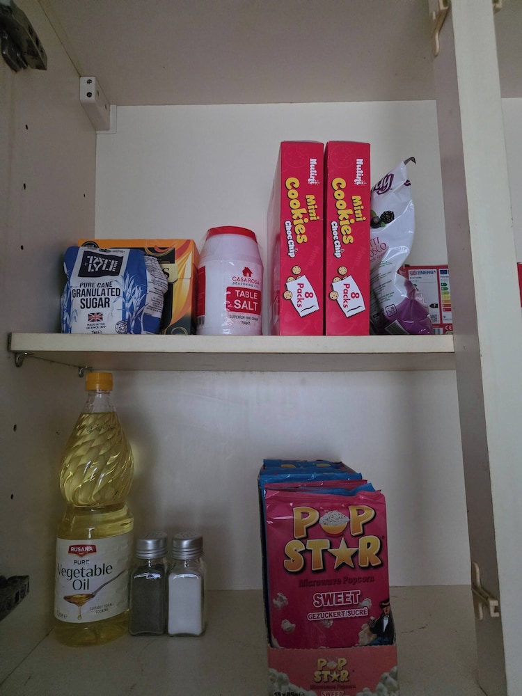 3 Bed Home Free Wifi & Netflix Central Location