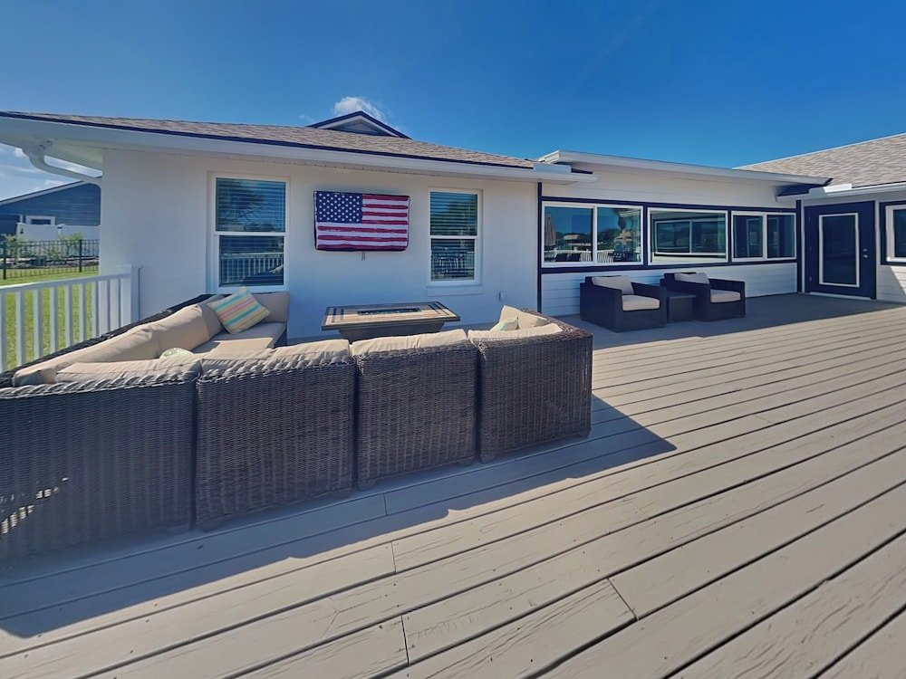 Dolphin View Oasis by Distinctive Beach Rentals