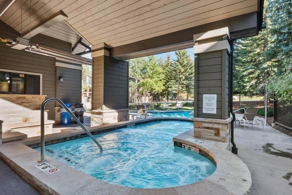 125 Ridgepoint 3 Bedroom Townhouse by RedAwning