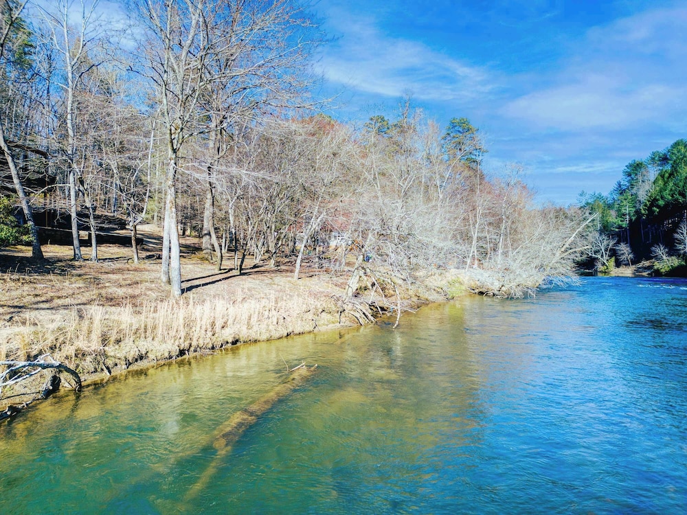 New! Riverfront Retreat Sleeps 12 Ellijay