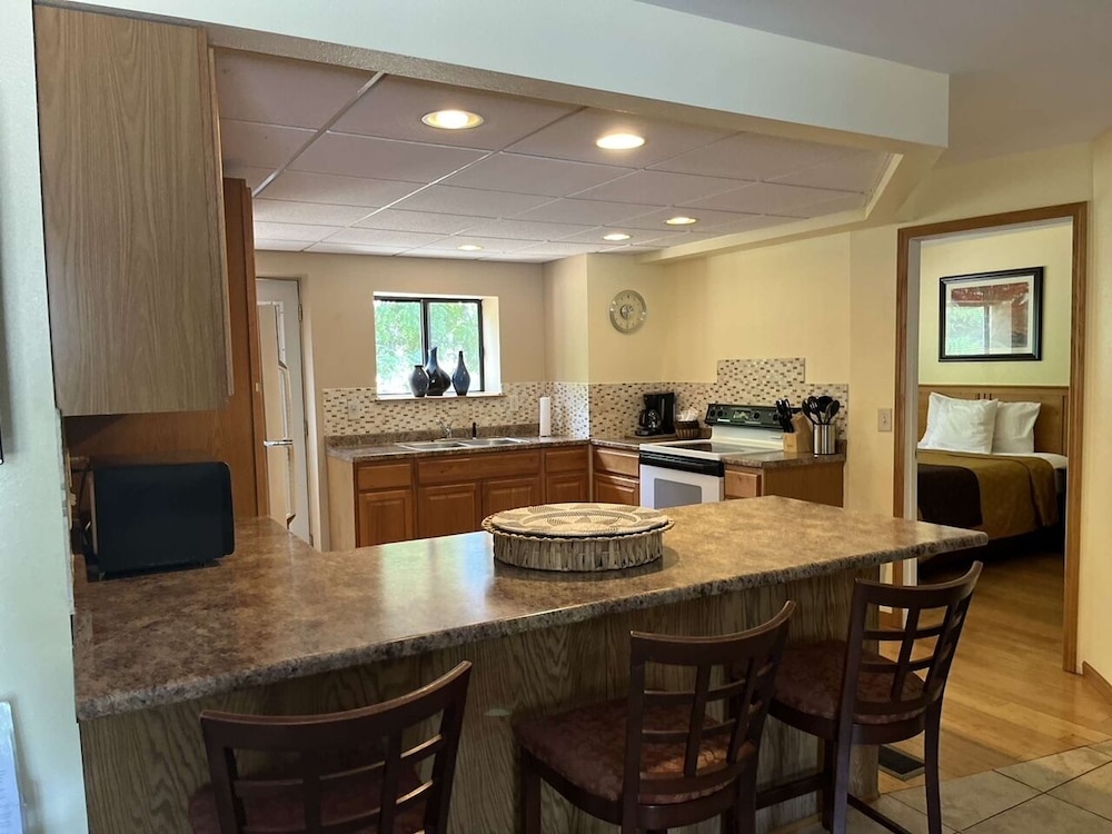 Amber's Inn & Suites