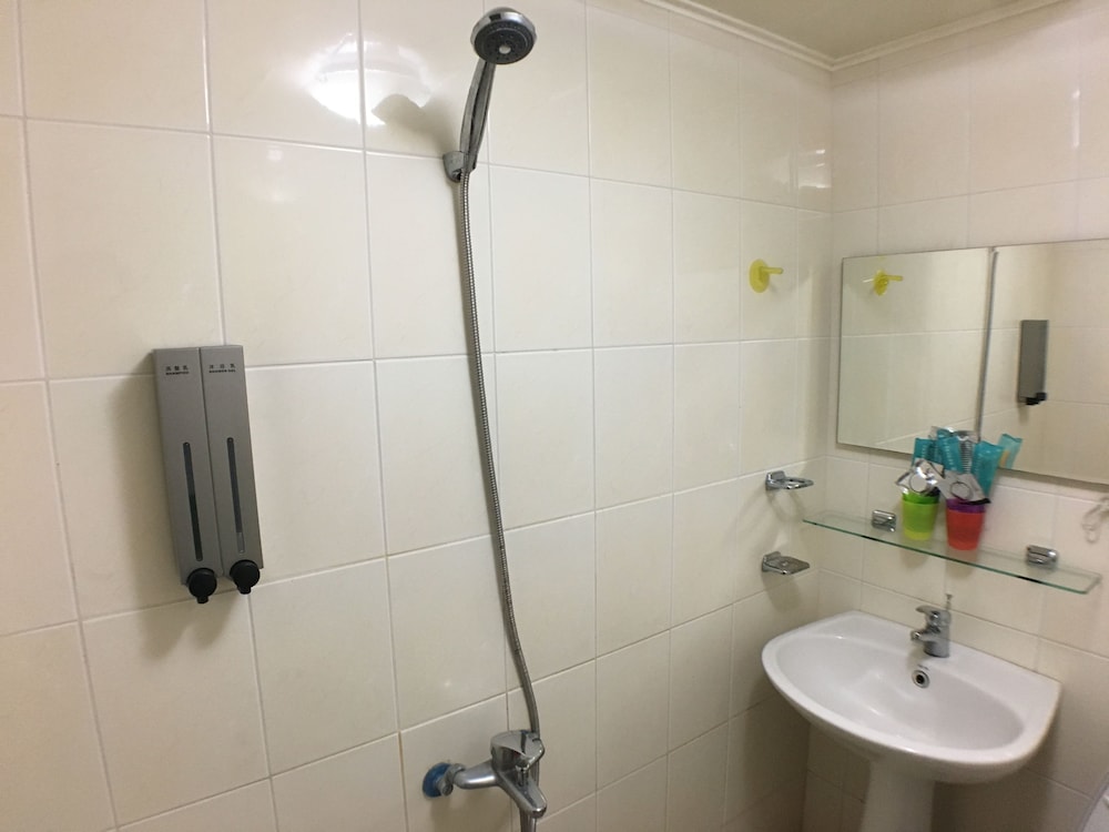 Taichung Go-Around Hostel