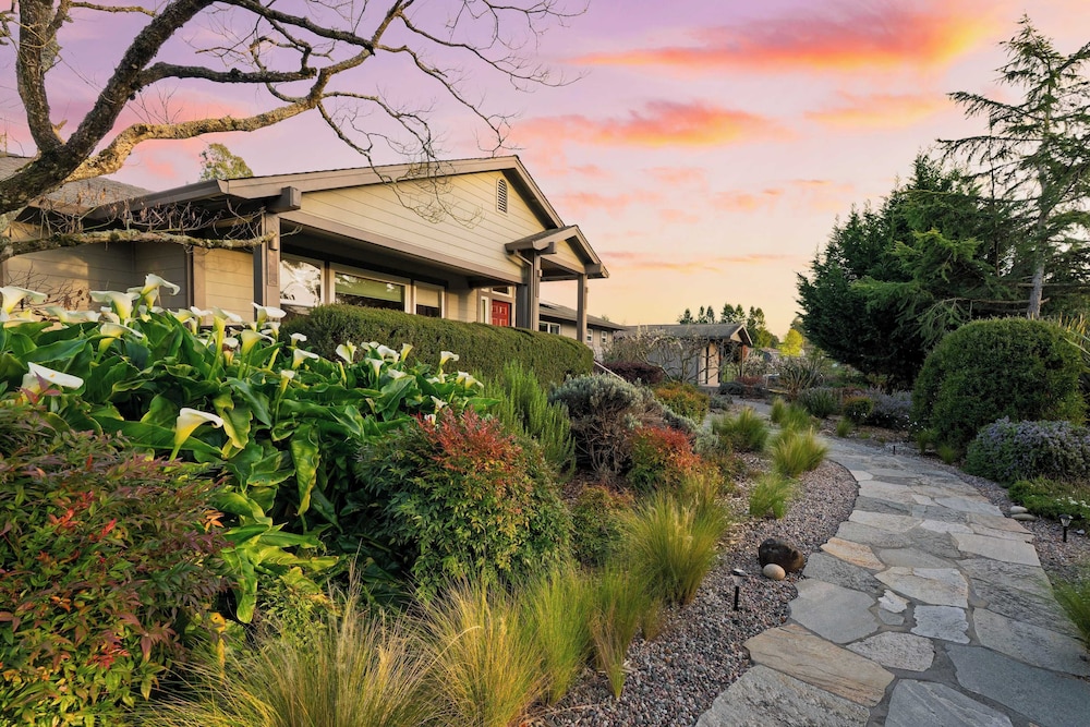 Pool + Hot Tub + Firepit + Game Room Minutes From Sebastopol & Russian River Baker Lane Retreat