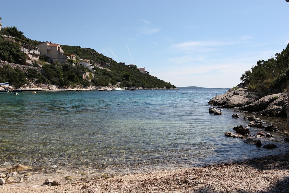 Mare - Peaceful - A2 view 3
