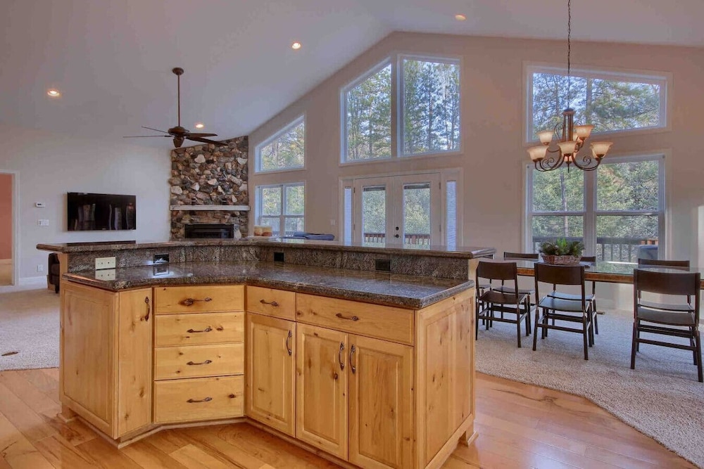 Red Tail Retreat in Mariposa