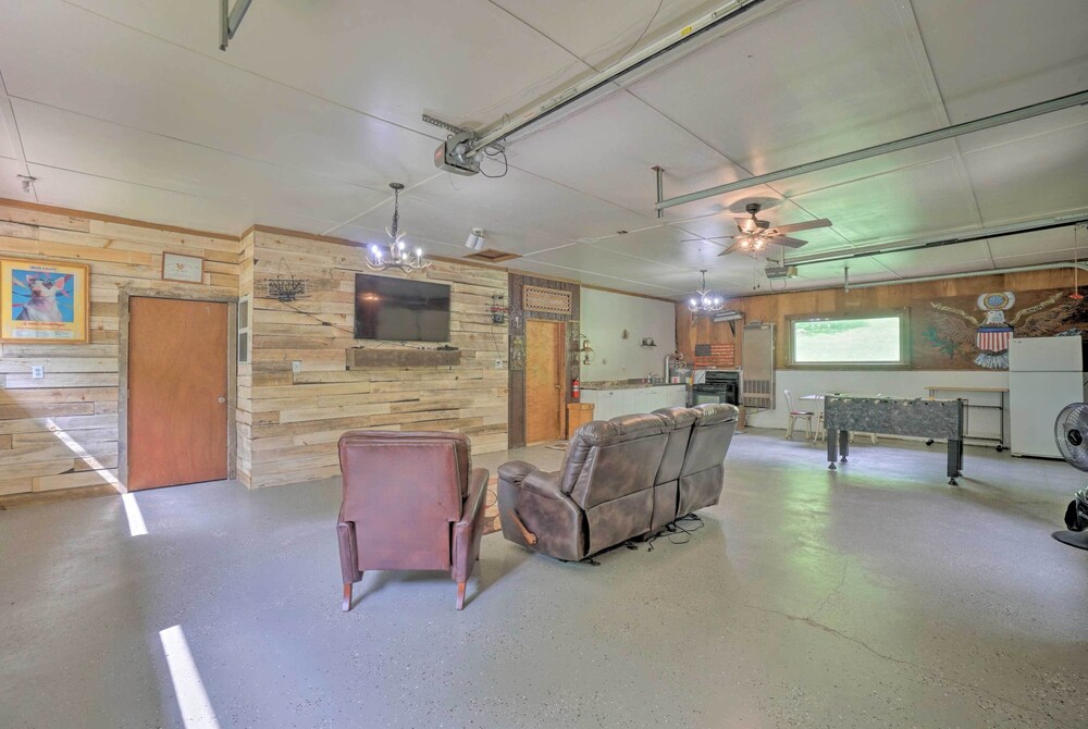 Quaint Zanesville Home w/ Game Room & Yard! view 5