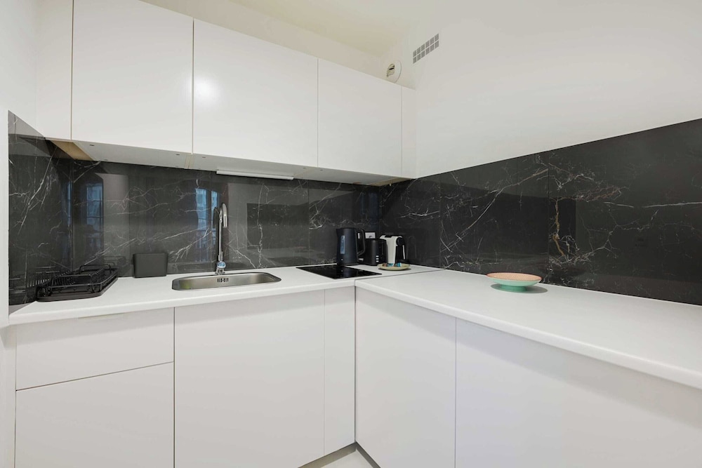 Bright, Modern Studio for 2P - La Defense
