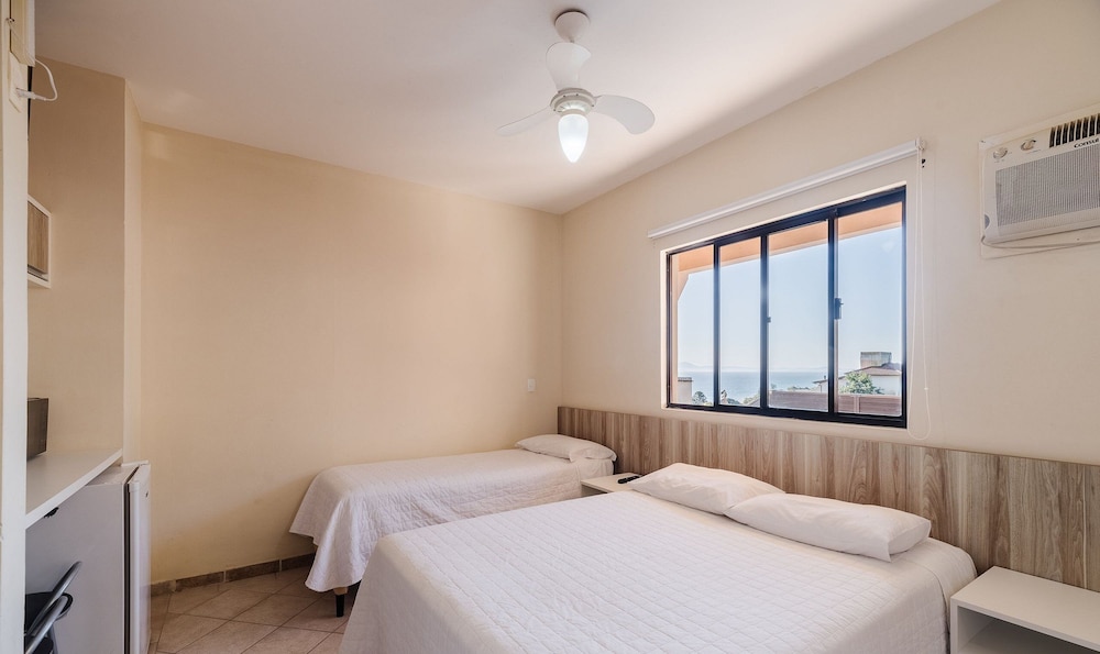 JOFs Apartamentos c Piscina e Vista Mar