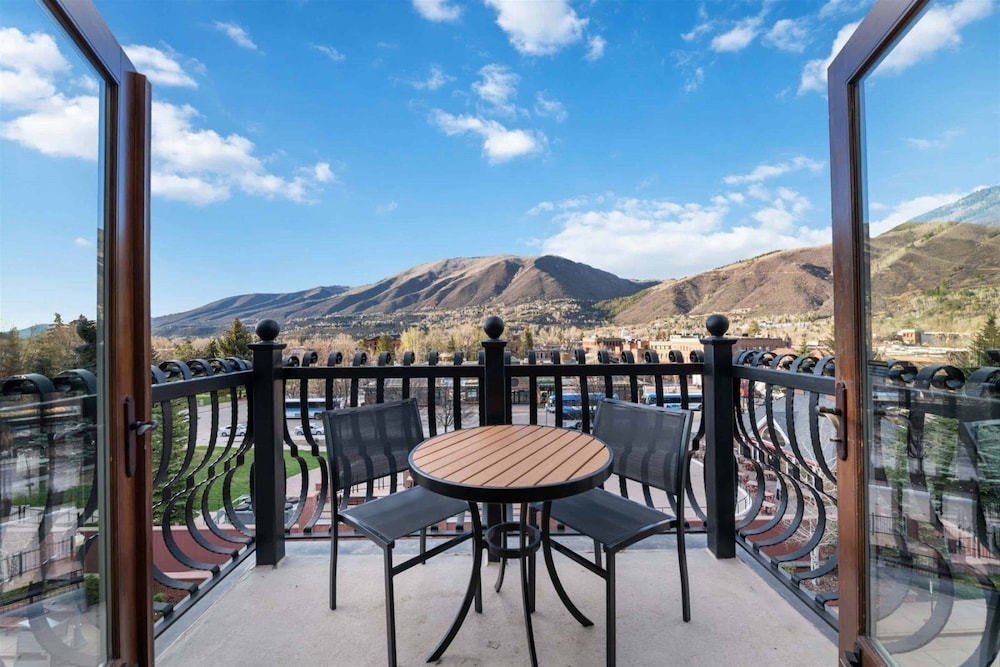 Luxury 3 Bedroom at The Aspen Mountain Residences in Downtown Aspen