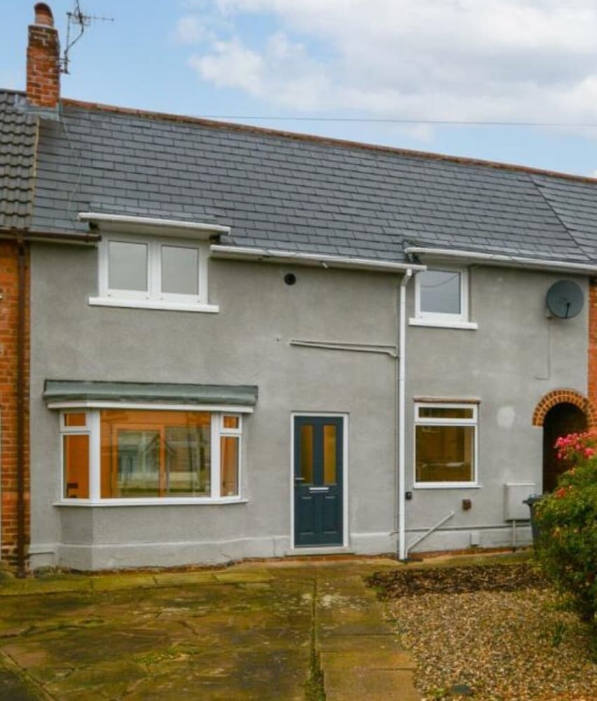 2 Bedroom Minimalist Home From Home With Parking