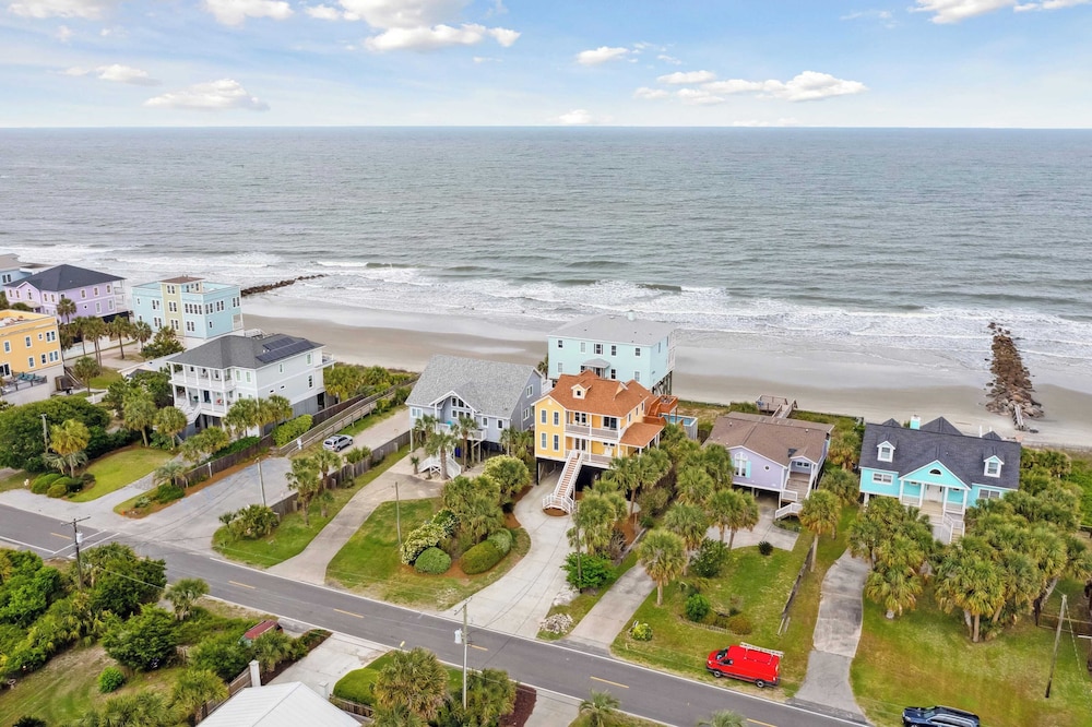 Oceanfront w/ Pool, Panoramic Deck Views, 5bdr Folly Ocean Breeze by Avantstay