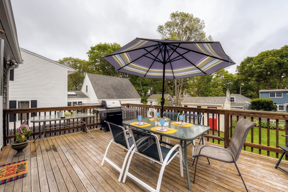 Charming East Falmouth Home: Walk to Private Beach