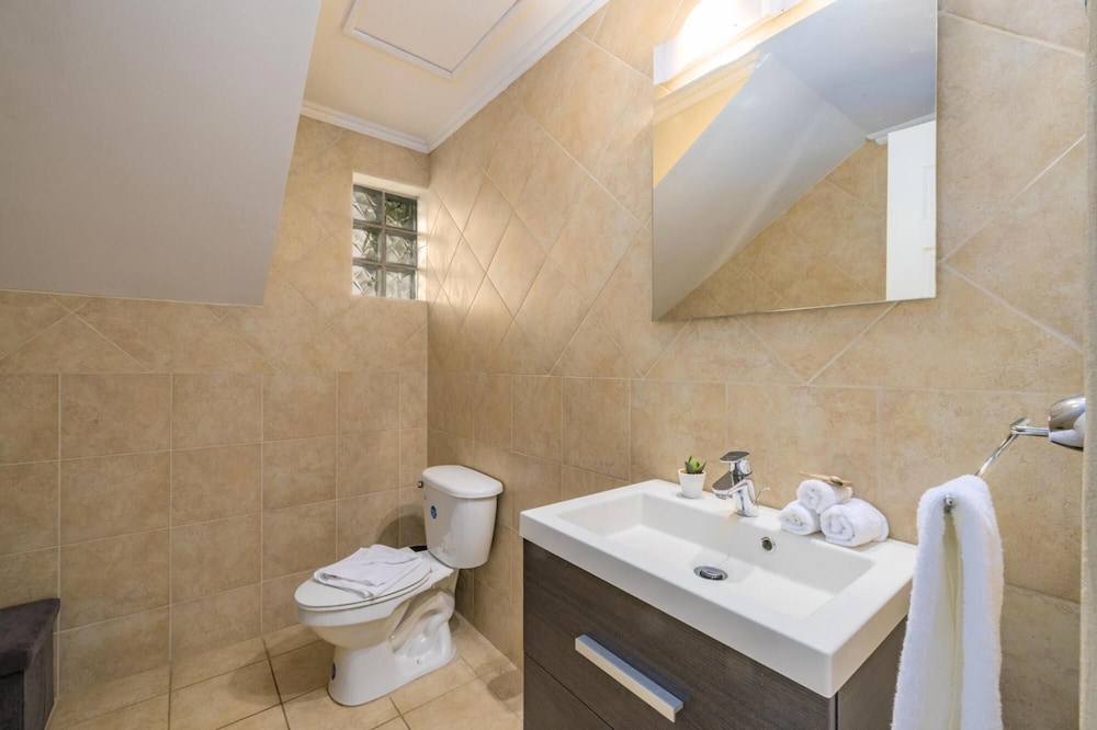 Amazing 4br3 5BA Villa w Private Pool Goldcoast