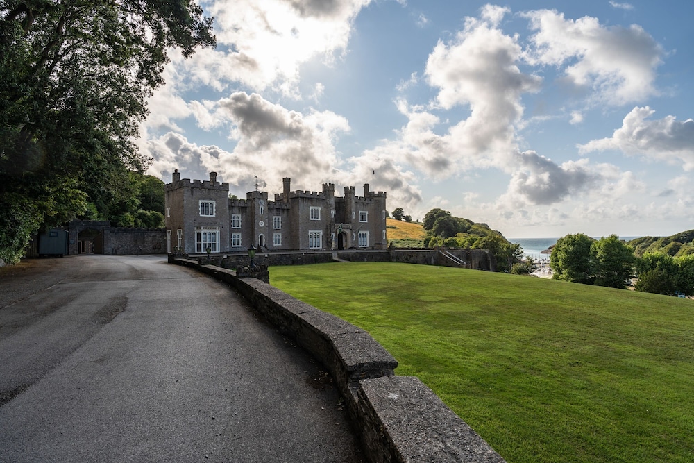 Watermouth Castle, Bassett Apartment