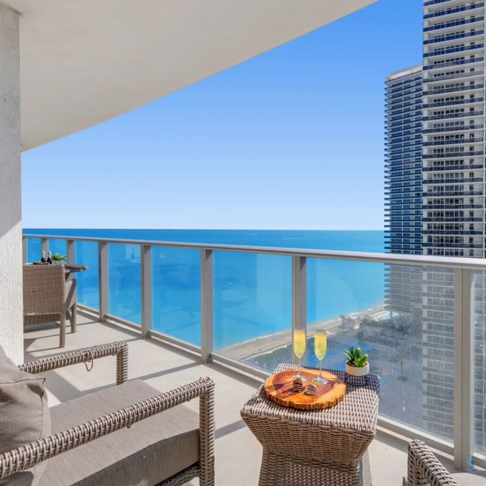 Rooftop Pool Oceanview Balcony Beachfront Resort