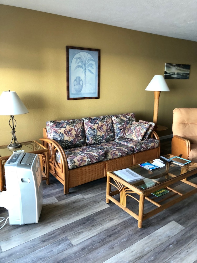 Sea Ge 1-205-oceanfront 2 Bedroom Condo by RedAwning