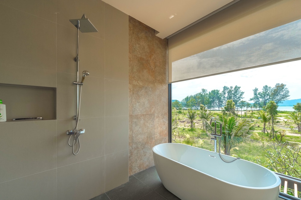 Modern 2-Level Pool Villa Long One A5