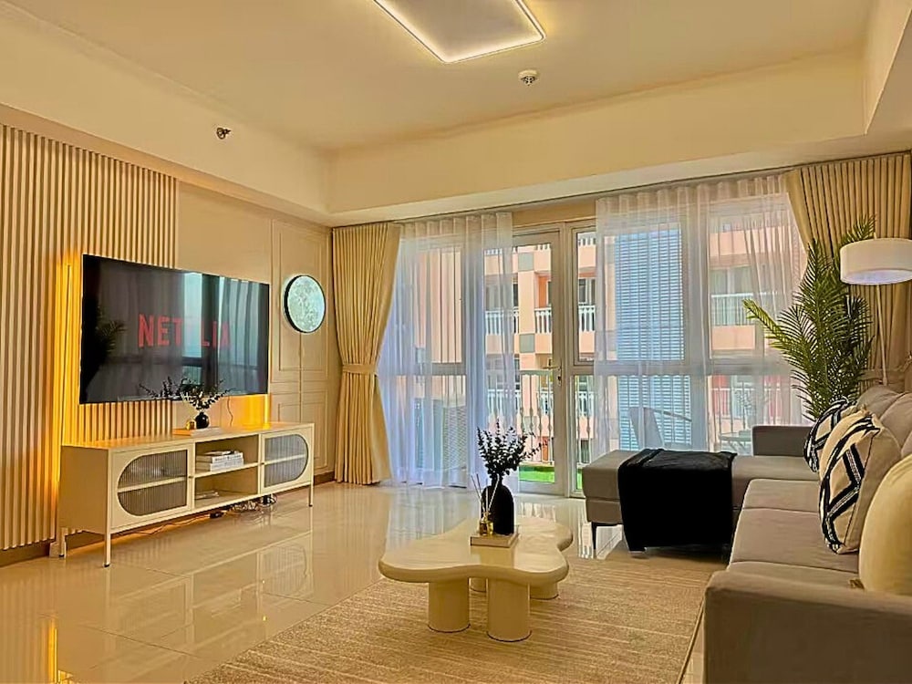 Live Luxury Living at BGC Venice