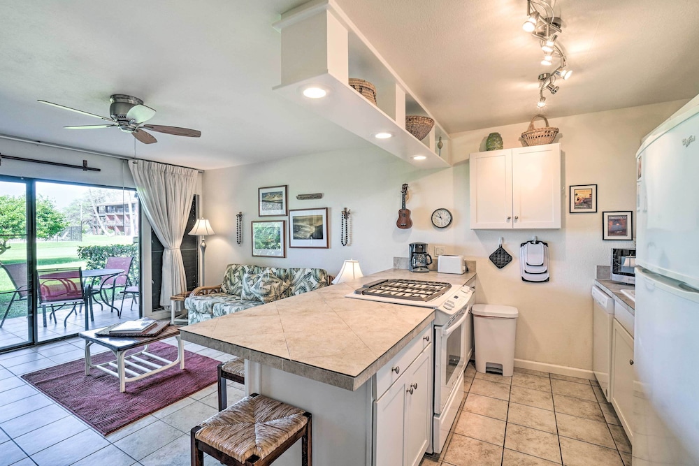 Kaunakakai Escape: Heated Pool & Beach Access
