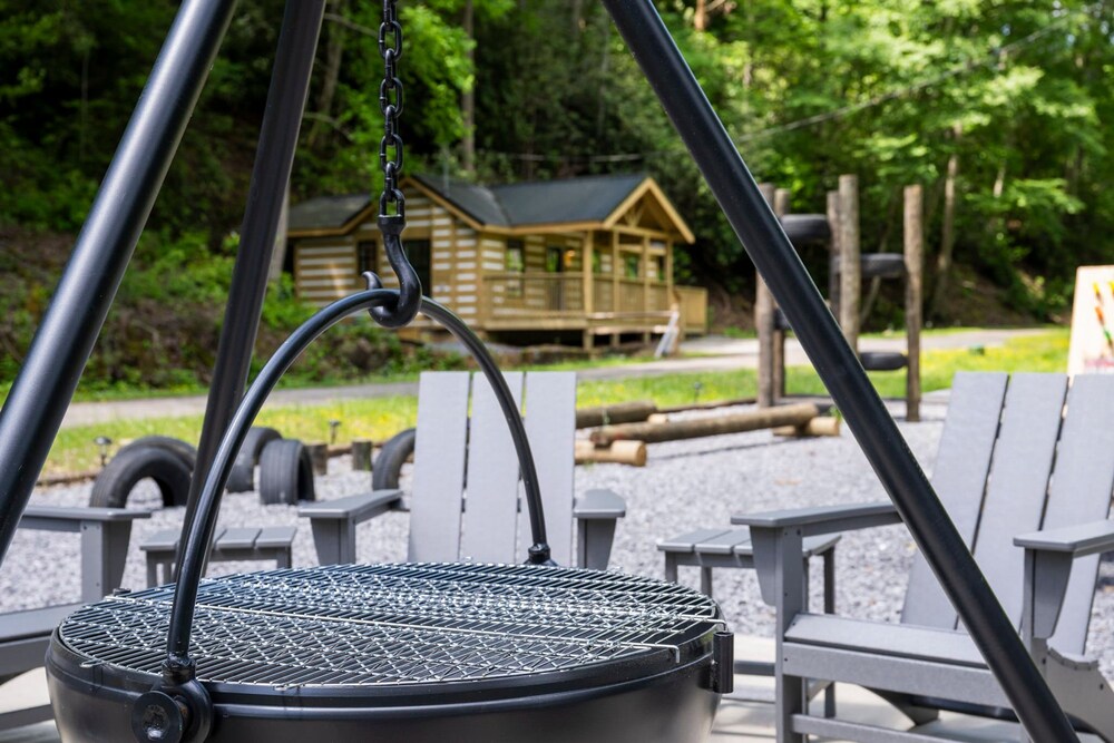 2bdrm Cabin 2 Gburg Pet Friendly Fire Pit Game