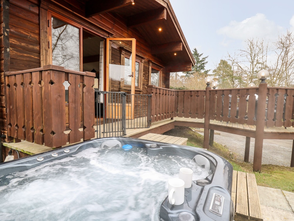Snowy Owl Lodge