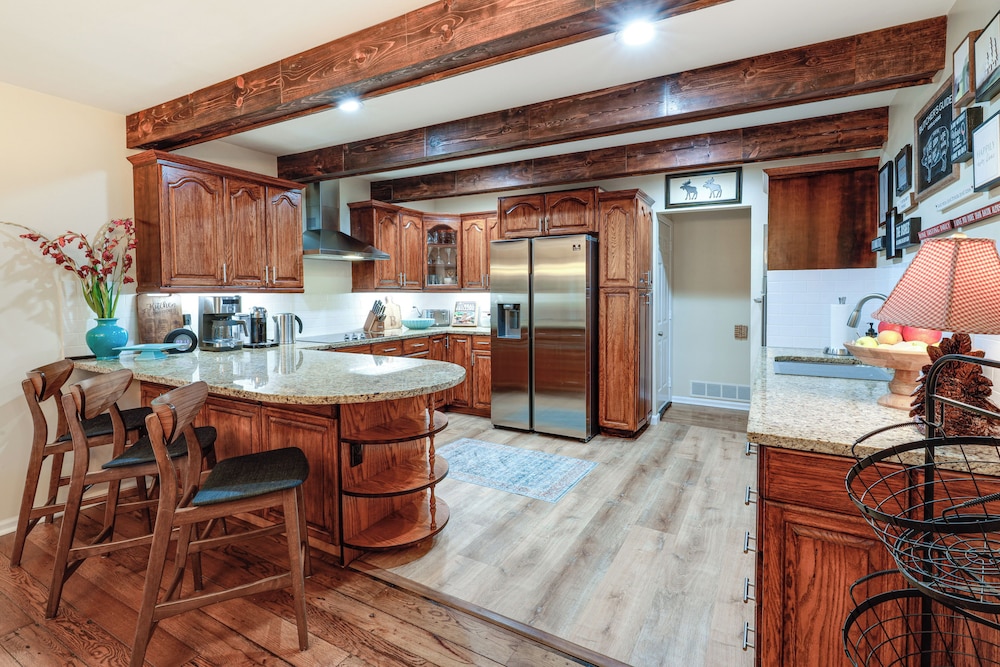 Deck & Game Room! Lakefront Blue Ridge Mtn Gem