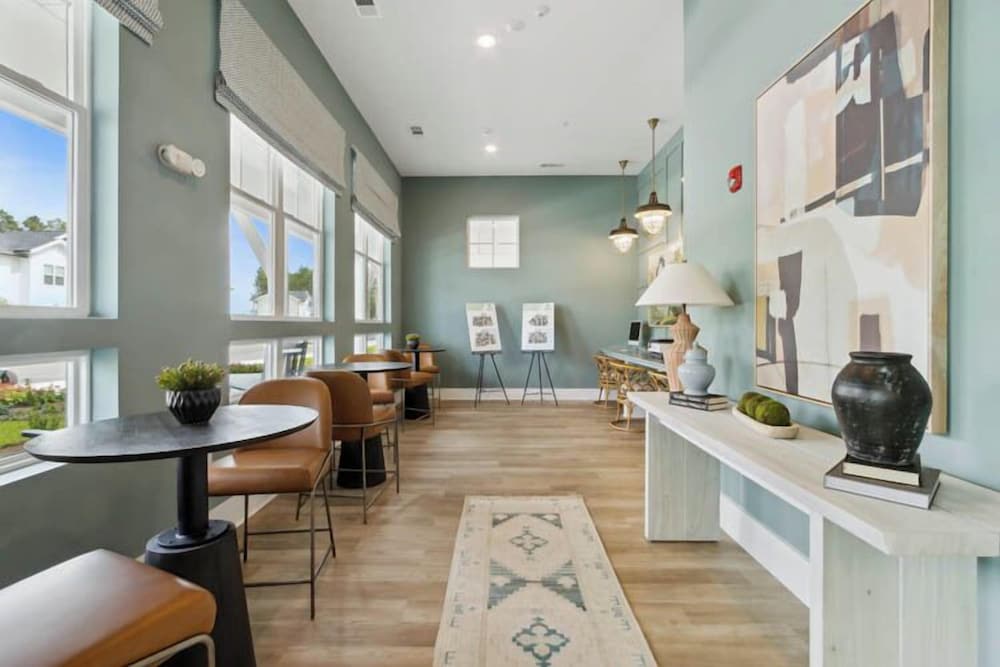 Luxurious Apartments - Pool Gym Bikes