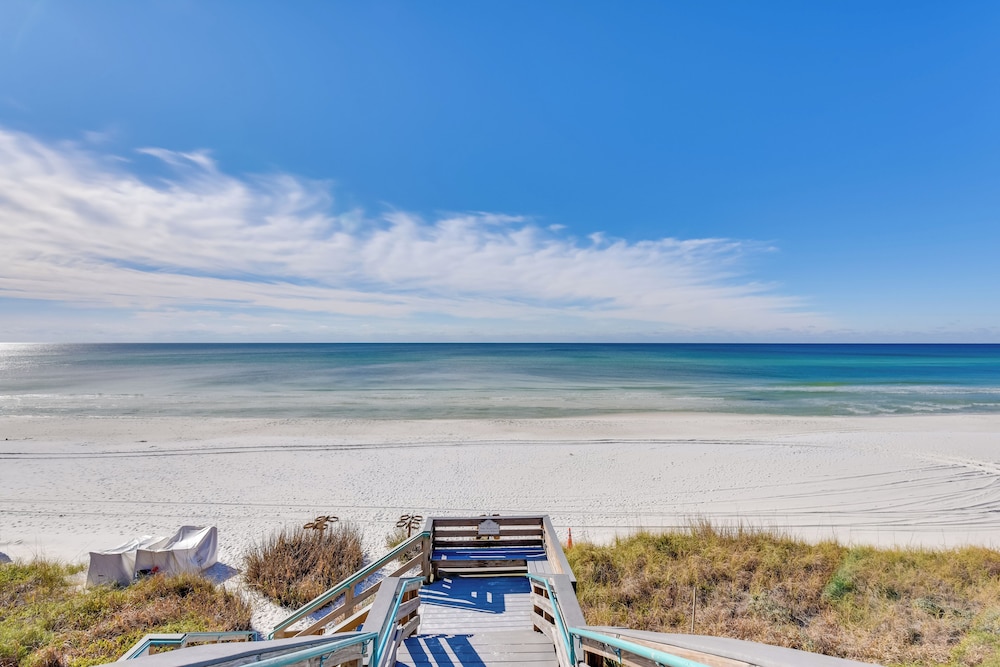 Walkable Condo w/ View Btwn Rosemary & Alys Beach!