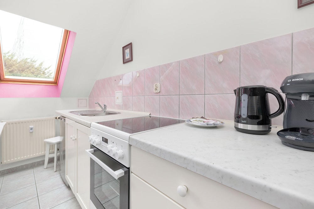 Kołobrzeg Centrum Pink by Renters