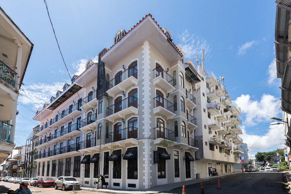 The Rooftop Condo by Acomodo